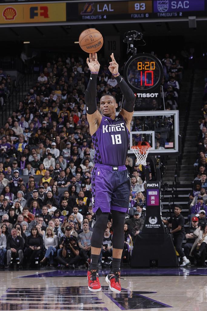 今天不铁，威斯布鲁克全场16投8中&amp;amp;三分8中4，拿下22分7助攻