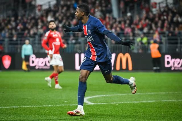 连场戴帽成大巴黎领袖 登贝莱正在享受9号位